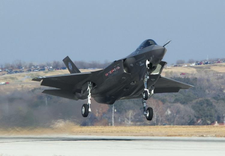 Wruumm. F-35 - også kaldet Joint Strike Fighter - er favorit til at blive det danske luftvåbens kommende fly. 