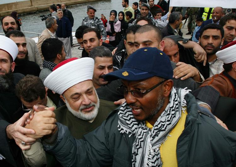 Hjemvendt. Den tidligere Guantanamo-fange Sami al-Hajj arbejder nu igen for tv-stationen al-Jazeera. Her bliver han modtaget på en af sine reportageture i Gaza. 