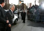 Skyldig. Bernard Madoff ankommer her til retten. I marts erklærede han sig skyldig i en af historiens største svindelnumre begået af en enkelt mand. 
