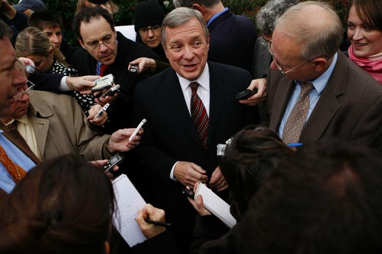 Sejr. Richard Durbin og de øvrige demokrater i Senatet har banet vejen for, at de i morgen kl. 7 lokal tid kan skabe den største ændring af sundhedssystemet i fire årtier. 