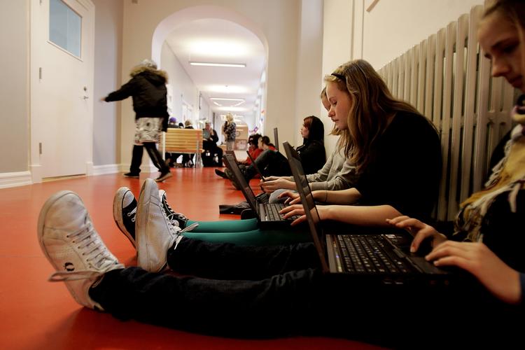 ELEKTRONIK. På bare to år er børn og unges samlede medieindtag steget med halvanden time om ugen. 