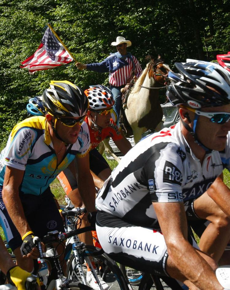 GENSYN. Tilskuerne til Tour Down Under vil i januar kunne gense Lance Armstrong (tv.) og Stuart O'Grady. Arkivfoto. 