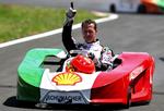 husk. Forbindelsen til Italien og Ferrari vil Michael Schumacher ikke risikere at miste trods sit nyt tilhørsforhold. Arkivfoto. 