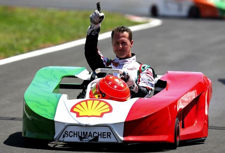 husk. Forbindelsen til Italien og Ferrari vil Michael Schumacher ikke risikere at miste trods sit nyt tilhørsforhold. Arkivfoto. 