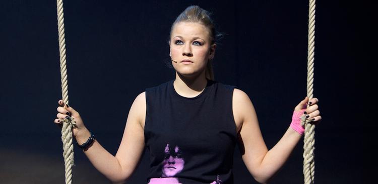 Marie Busk Nedergaard spiller med i musicalen 'Elsk mig i nat' på Østre Gasværk. 