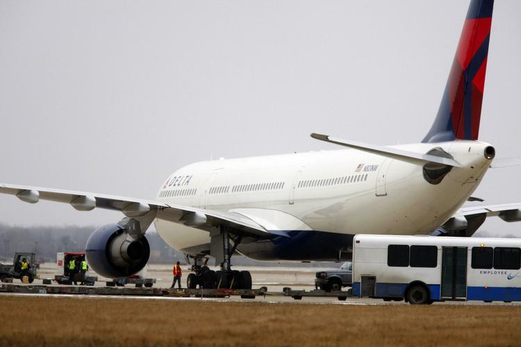 Flyet fra Northwestern landede sikkert, og passagererne blev evakuerede 