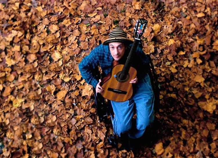 Vic Chesnutt var bundet til sin rullestol, siden han som 18-årig var involveret i et biluheld. Foto: Sandlin Gaither, pr-foto. 