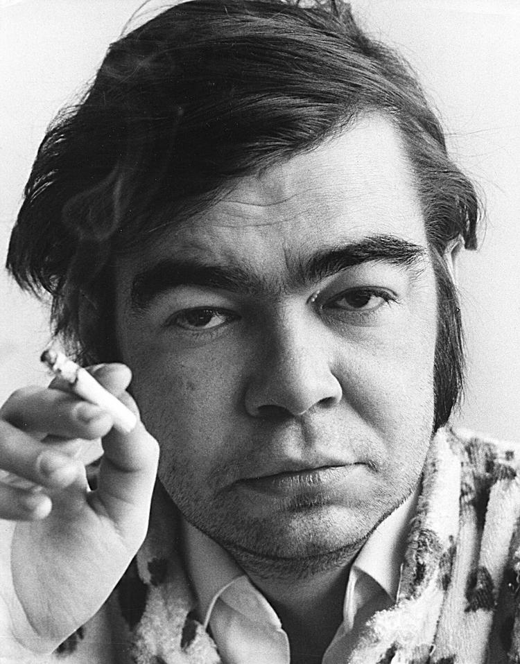 Hans Pragbog fortæller om konkrete dag og en mere flydende tid. En boblende suppe af skrift og en vidunderlig forgabelse i det ubetydeligste. Foto: Forlaget Oktober 