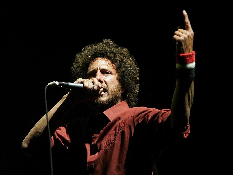 Taknemmelighed. Rage Against the Machine donerer pengene fra de mange solgte singler til velgørenhed. På billedet frontmand Zack de la Rocha. Arkivfoto. 