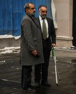 HÅB. To fætre til den dødsdømte Akmal Shaikh i provinshovedstaden Urumqi i det vestlige Kina. Det er Soohail Shaikh til venstre og Nasir Shaikh til højre. 
