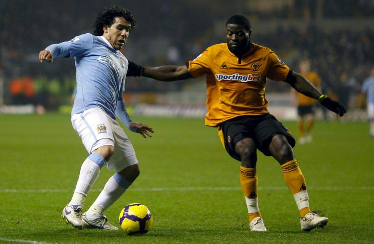 forskel. Carlos Tevez (tv) fra Manchester City scorede to gange uden at levere en af karrierens mest minderige indsatser mod bundholdet fra Wolverhampton, der til gengæld havde masser af spil uden at kunne omsætte det til mål. 
