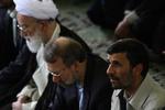 LEDERNE. I midten parlamentsformand Ali Larijani og til højre præsident Mahmoud Ahmedinejad. Billedet er fra juni i år. 