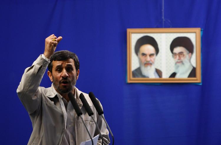 Kvalmende. Mahmoud Ahmadinejad, Irans præsident, kalder demonstrationerne i landet for »kvalmende maskerader« støttet af udlandet. (Arkivfoto) 
