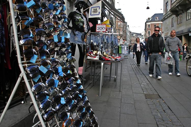 At Strøget ikke er noget for rigtige københavnere, er en af de ting Frank Jensen kan lære i sidste afsnit af Københavneriets parlør. Arkivfoto: Lars Hansen 