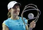 comeback. Justine Henin vandt Diamond Games og en diamantbesat ketsjer, da hun slog Karin Knapp i finalen i februar 2008. Arkivfoto. 