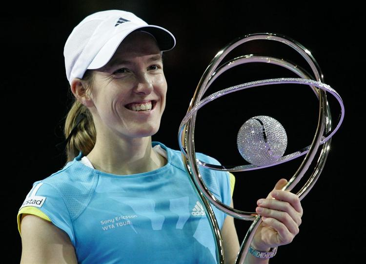 comeback. Justine Henin vandt Diamond Games og en diamantbesat ketsjer, da hun slog Karin Knapp i finalen i februar 2008. Arkivfoto. 