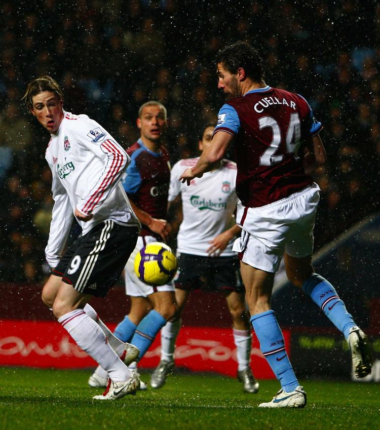 effektiv. Liverpools Fernando Torres (tv) var ikke til at få øje på i store dele af kampen mod Aston Villa, men angriberen slog til, da chancen bød sig. 