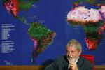Klimamål. Den brasilianske præsident med tilnavnet Lula har skrevet under på en ny klimalov. 