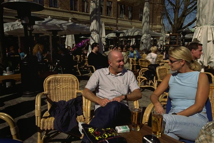 Den ekstra julegave på 4,5 milliarder kroner gælder selvpensioneringen, der blev indført i 60'erne. Nu er aldersgrænsen på 60 år for at hæve pengene blevet ophævet. Dermed er der mulighed for at få flere lommepenge til bl.a. rejser. 