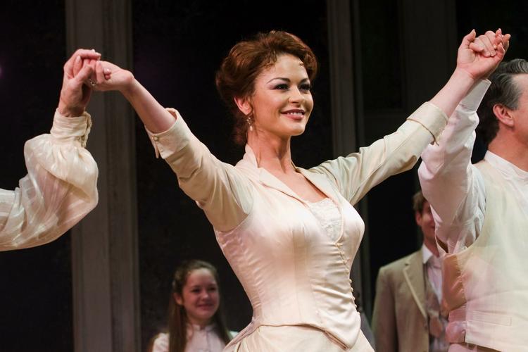 Catherine Zeta Jones til Broadway-premieren på 'A Little Night Music' i New York for knap tre uger siden. 
