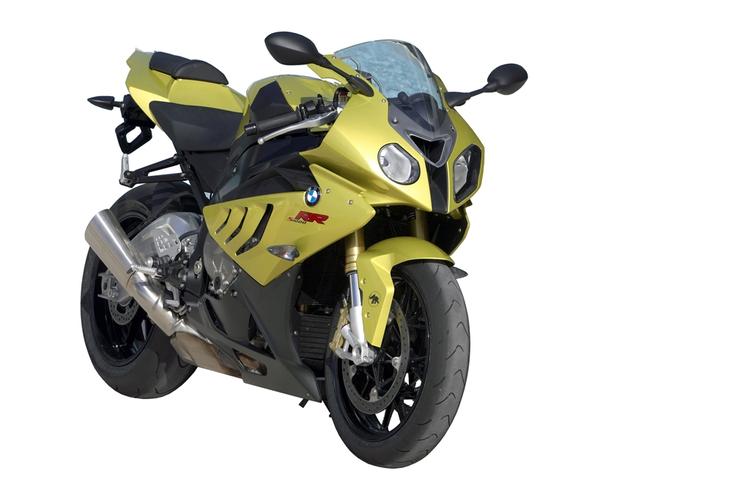 Rosværdig. BMW S 1000 RR med gæller på siden skal være tyskernes skrappe ’japanerdræber’ på bane og landevej. Med 193 hk og masser af ros fra anmeldere er krigen i hvert fald brudt ud 