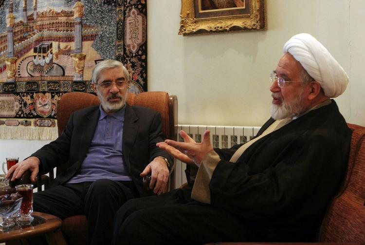 Flygtninge. Mir Hossein Mousavi (tv.) og mahdi Korroubi fotograferet sammen i oktober. 