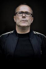 Sådan. Balder Johansen - medlem af Politikens tænktank - kommer med sit personlige bud på, hvordan den triste kurve i ungdomsarbejdsløsheden kan knækkes. 