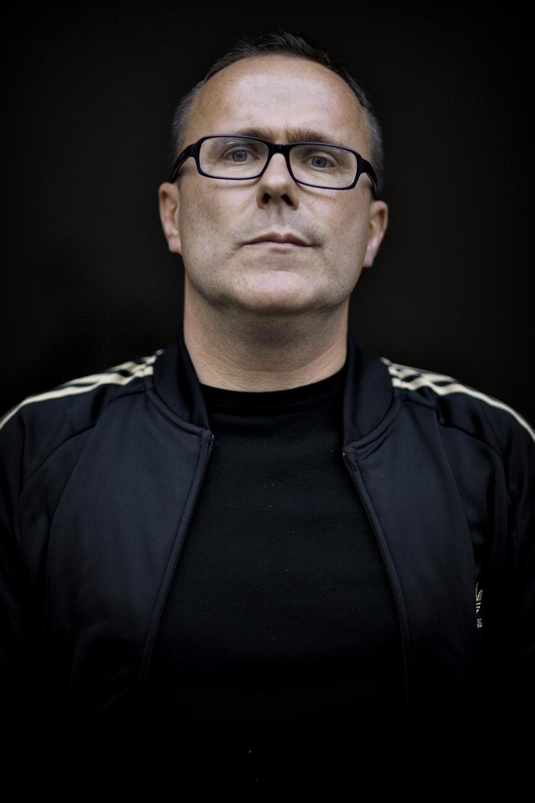 Sådan. Balder Johansen - medlem af Politikens tænktank - kommer med sit personlige bud på, hvordan den triste kurve i ungdomsarbejdsløsheden kan knækkes. 