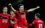 rundbarberet. Michael Carrick jubler over sin scoring, da Manchester United udspillede Wigan. 
