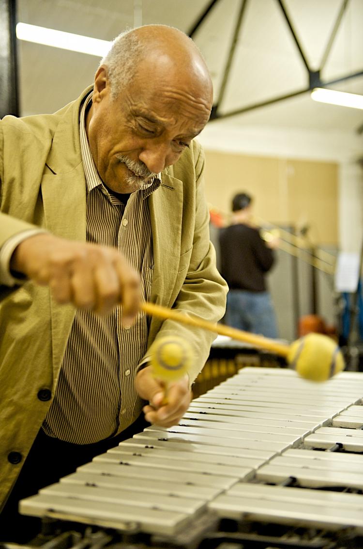 The duke og me.  Etiopiske Mulatu Astatke har spillet ethio-jazz i mere end 40 år. Allerede i 1973 havde den store jazzkomponist Duke Ellington et godt øre til Astatkes musik, men det var først langt senere, at Mulatu Astatke brød igennem på verdensplan. PR-foto 