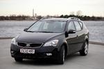 Opstramning. Den nye kølergrill er noget af det, der afslører seneste generation af Kia Ceed. 17 tommers fælge som på testbilen ødelægger dog en del af komforten. Foto: Thea Grav Rosenberg 