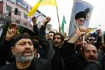 DEMONSTRATION. Tilhængere af regeringen protesterer mod oppositionen i Iran. 