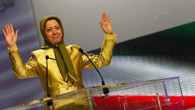 eksilleder. Maryam Rajavi er  leder af Irans Nationale Modstandsråd, NCRI, den ældste modstandsgruppe i eksil.  Her taler hun ved et møde i Frankrig sidste sommer. 