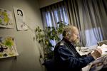 Belyst. Meget af verden kan i dag læse om, hvordan en 28-årig mand i aftes forsøgte at myrde tegneren Kurt Westergaard. Arkivfoto 