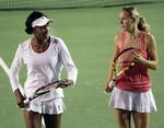 Duel. I januar 2008 spillede Venus Williams og Caroline Wozniacki double sammen i Hongkong. På torsdag står de på hver deres side af nettet. 