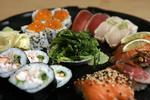 Sushi på dansk. Kogebogsforfatteren og professor i biofysik Ole G. Mouritsen er nomineret i hele tre kategorier, når Gorumand kårer årets bedste kogebøger ved Paris Cookbook Fair. 