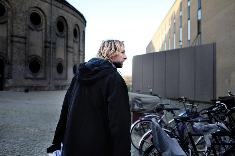 Fyret. Jon Stephensen fik en fyreseddel fra Gasværket i fredags. I dag tog han til genmæle på et pressemøde. 