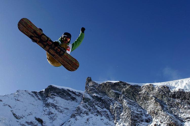 skadet. Et baglæns spring under træningen endte galt for 22-årige Kevin Pearce. Arkivfoto. 