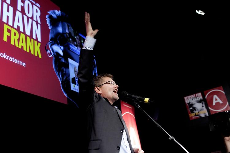 Frank Jensen fejrer sin nye titel på Københavns Rådhus. 
