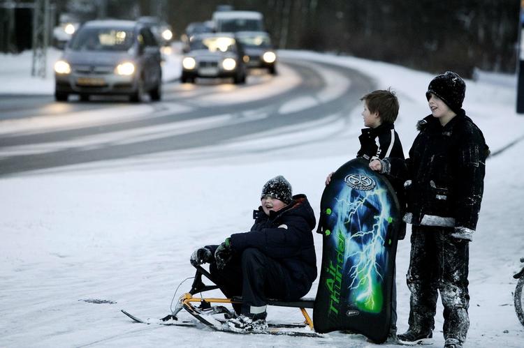 kælkevejr. Der kommer 10-20 centimeter i sne i nat, lover DMI. Billedet er fra et snevejr i januar for fire år siden. 