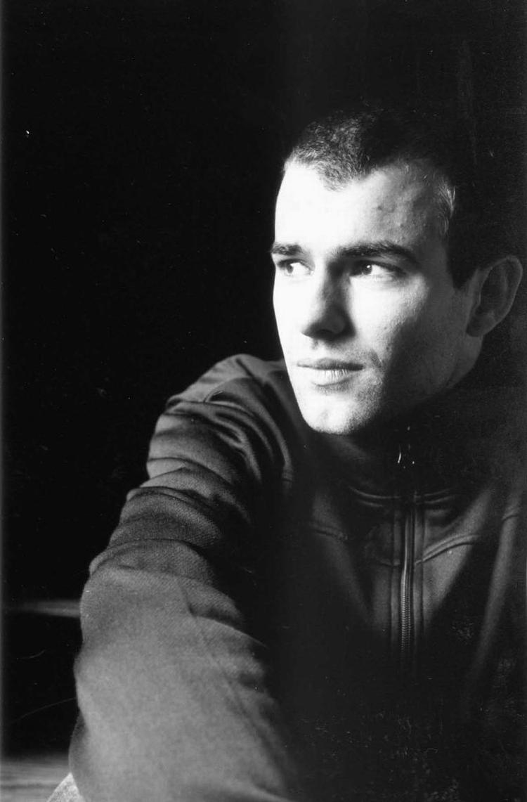 Betagelse. Kevin Vennemanns 'Nær Jedenew' er et litterært musikstykke, som man bæres med af som af en strøm, skriver Politikens anmelder. 