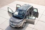 UDGANG. Bagdørene i Opel Meriva er hængslet i bagkanten. Det skulle gøre det meget lettere at stige ud fra bagsædet. 