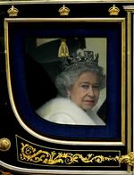 Paparazzi. Dronning Elizabeth vil have pressen til at lade hendes familie være i fred. De kan risikere at blive mødt med sagsanlæg, hvis de fortsat bringer paparazzi-billeder af kongefamilien. 