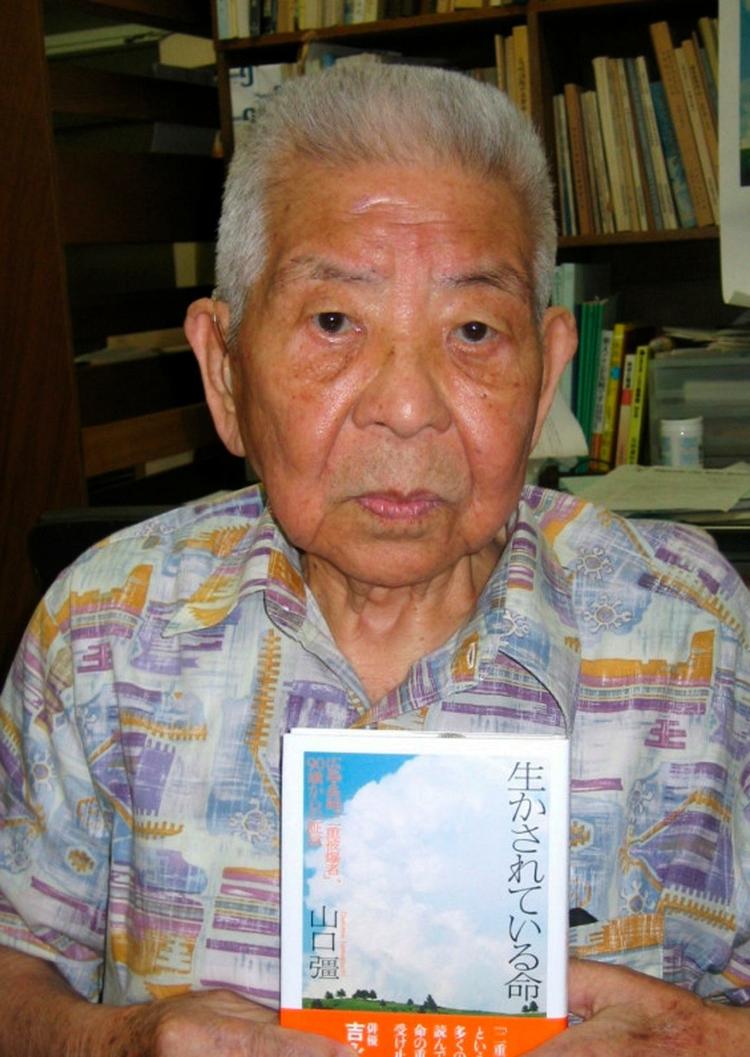 Overlevende. Japaneren Tsumotu Yamaguchi blev i starten af 2009 den første officielt anerkendte overlevende af både atombomben i Hiroshima og Nagasaki. Nu er han død 93 år gammel. 