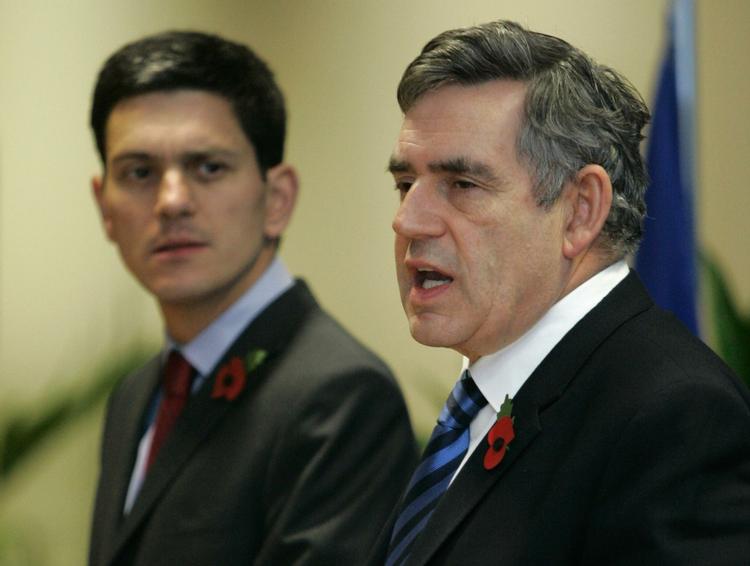 Briternes udenrigsminister David Miliband var, ifølge BBC's kilder, blandt seks ministre, der angiveligt var parate til at støtte et forslag om en hemmelig afstemning om premierminister Browns formandsskab. 