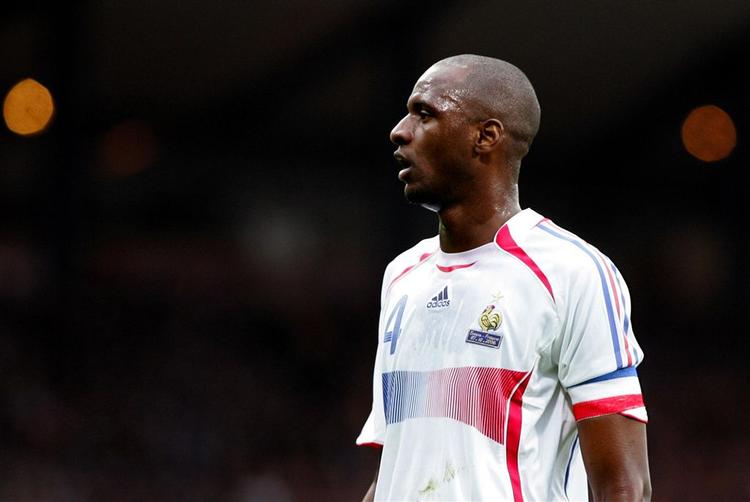 Frankrigs anfører Patrick Vieira skal i ilden igen på onsdag mod Færøerne. 