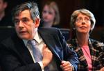Brown affejer to eksministres forsøg på at starte en hemmelig afstemning om hans lederskab. Til højre i billedet sidder den ene eksminister Patricia Hewitt. 