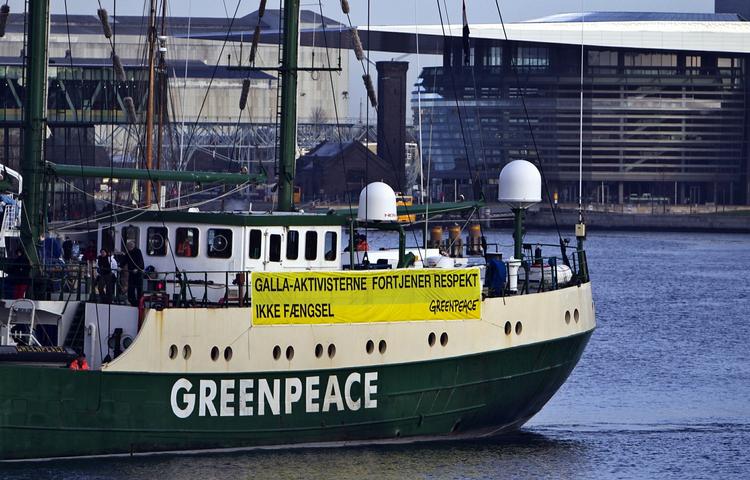 Greenpeaceskibet 'Rainbow Warrior' liger stadig i København. 