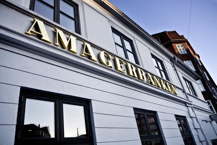 Reddet. Amagerbanken har været i fare for at lukke, men salg af aktier har polstret økonomien så meget, at den kan låne penge i statens Bankpakke II. (Arkivfoto) 
