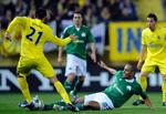 droppet. Efter stor succes i 2008 har Cleyton (liggende i kamp mod Villarreal) været ude i kulden i Panathinaikos i denne sæson, men brasilianeren vil blive i den græske klub. Arkivfoto. 